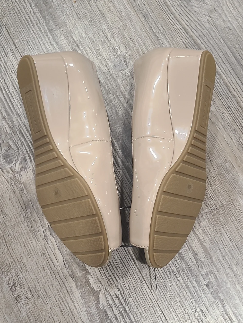 Bandolino Candra Low Wedge Peep Toe Dress Pumps Size 6 WIDE